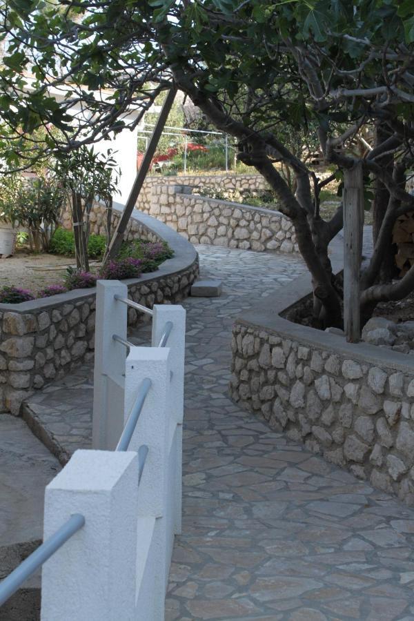 Apartments By The Sea Kustici, Pag - 6335 Zubovici Exterior photo