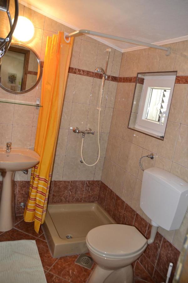 Apartments By The Sea Kustici, Pag - 6335 Zubovici Exterior photo