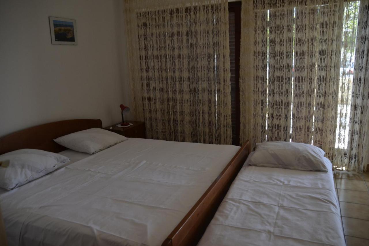Apartments By The Sea Kustici, Pag - 6335 Zubovici Exterior photo