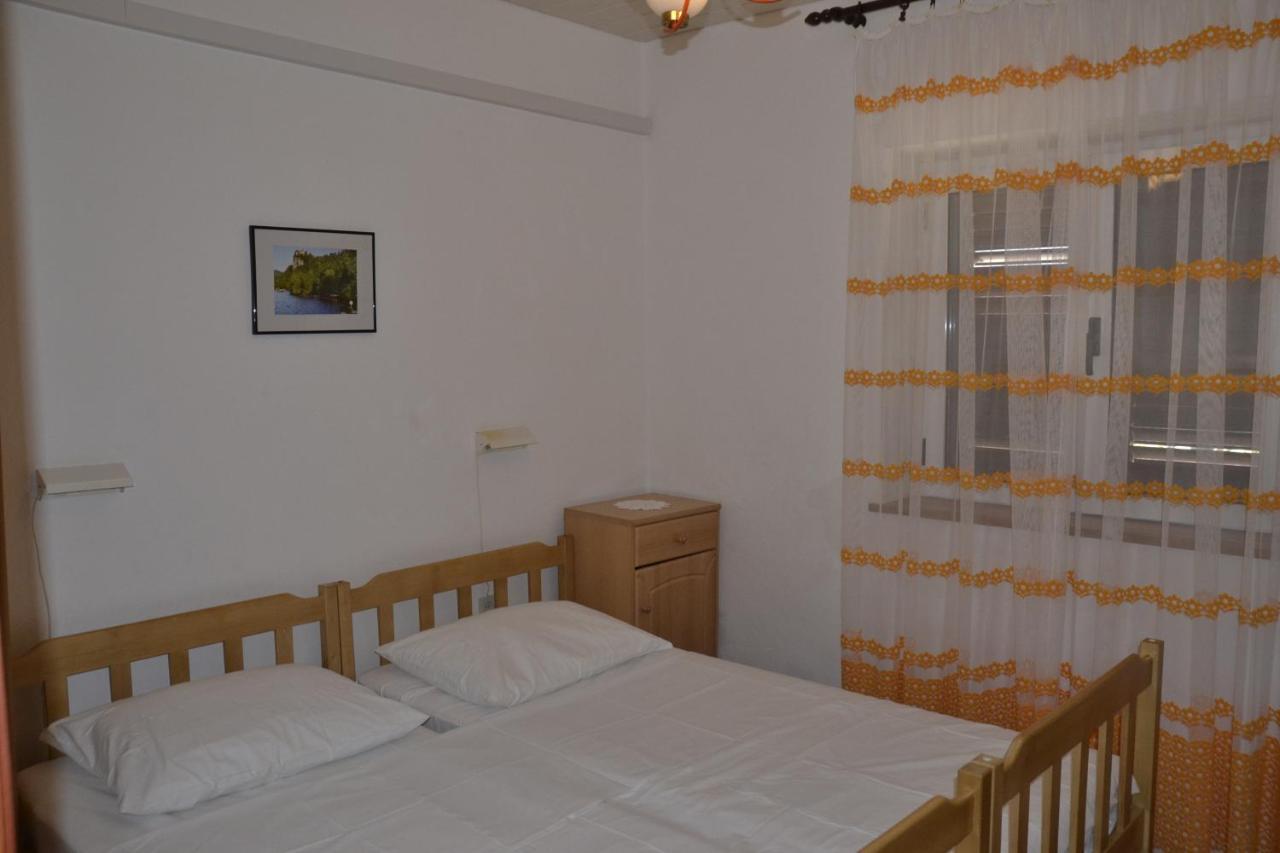 Apartments By The Sea Kustici, Pag - 6335 Zubovici Exterior photo
