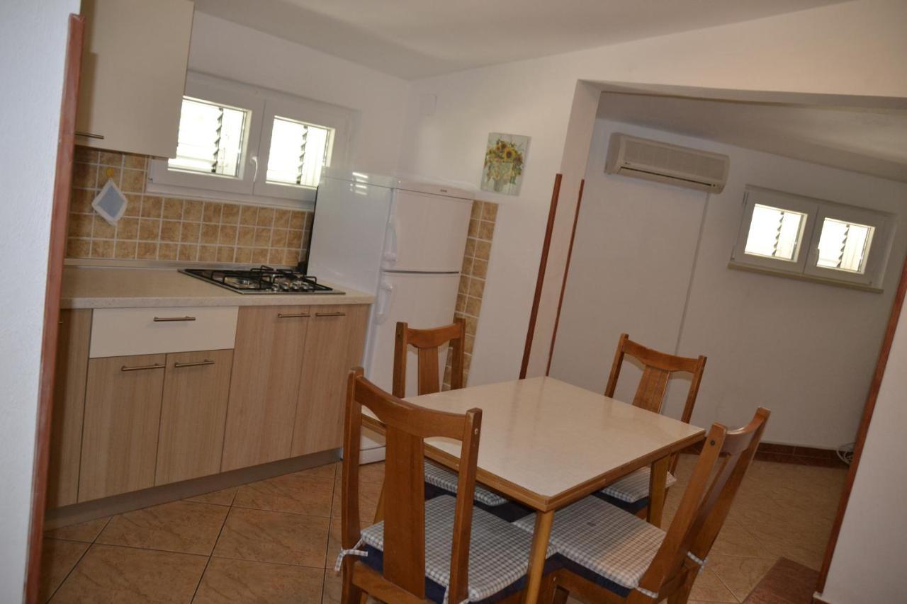 Apartments By The Sea Kustici, Pag - 6335 Zubovici Exterior photo