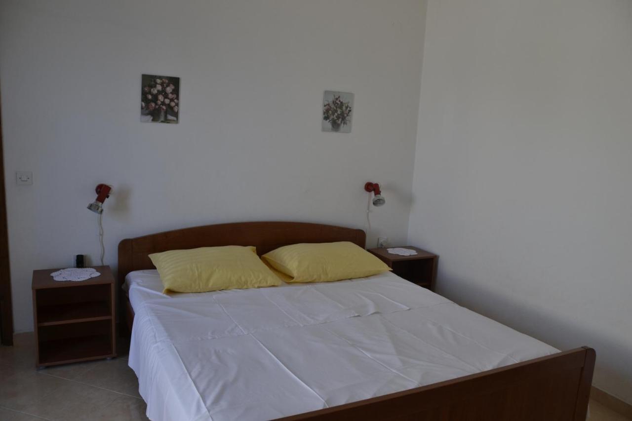 Apartments By The Sea Kustici, Pag - 6335 Zubovici Exterior photo