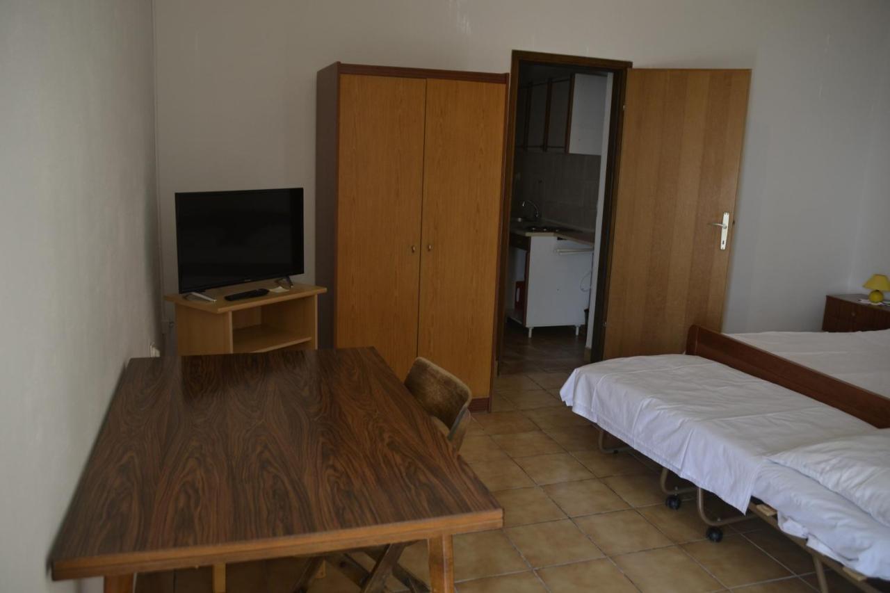 Apartments By The Sea Kustici, Pag - 6335 Zubovici Exterior photo